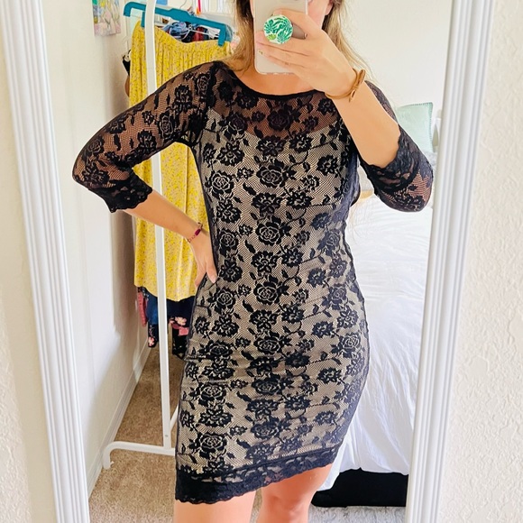 Sexy Lace Open Back Dress - Picture 3 of 5